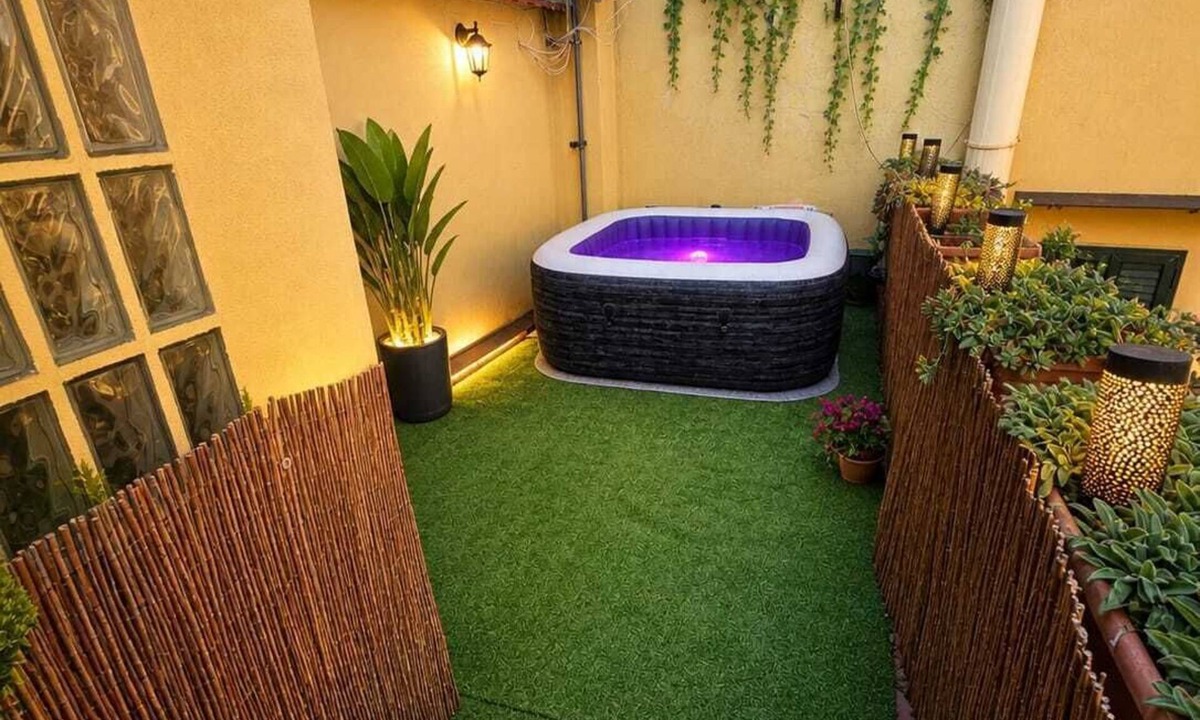 Chiaia Apartment | Mosahouse Naples Cozy terraced attic just steps from the sea