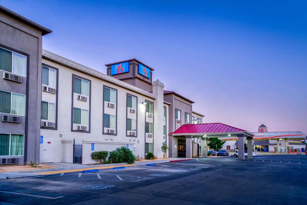 Hesperia Hotel | Motel 6-Hesperia, CA - West Main Street I-15