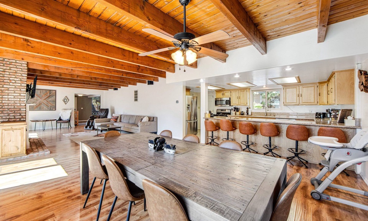 Big Bear City Ski Chalet | Mt Doble Dream Home ~ Spacious home with fenced yard, hot tub, firepit, grill, game room