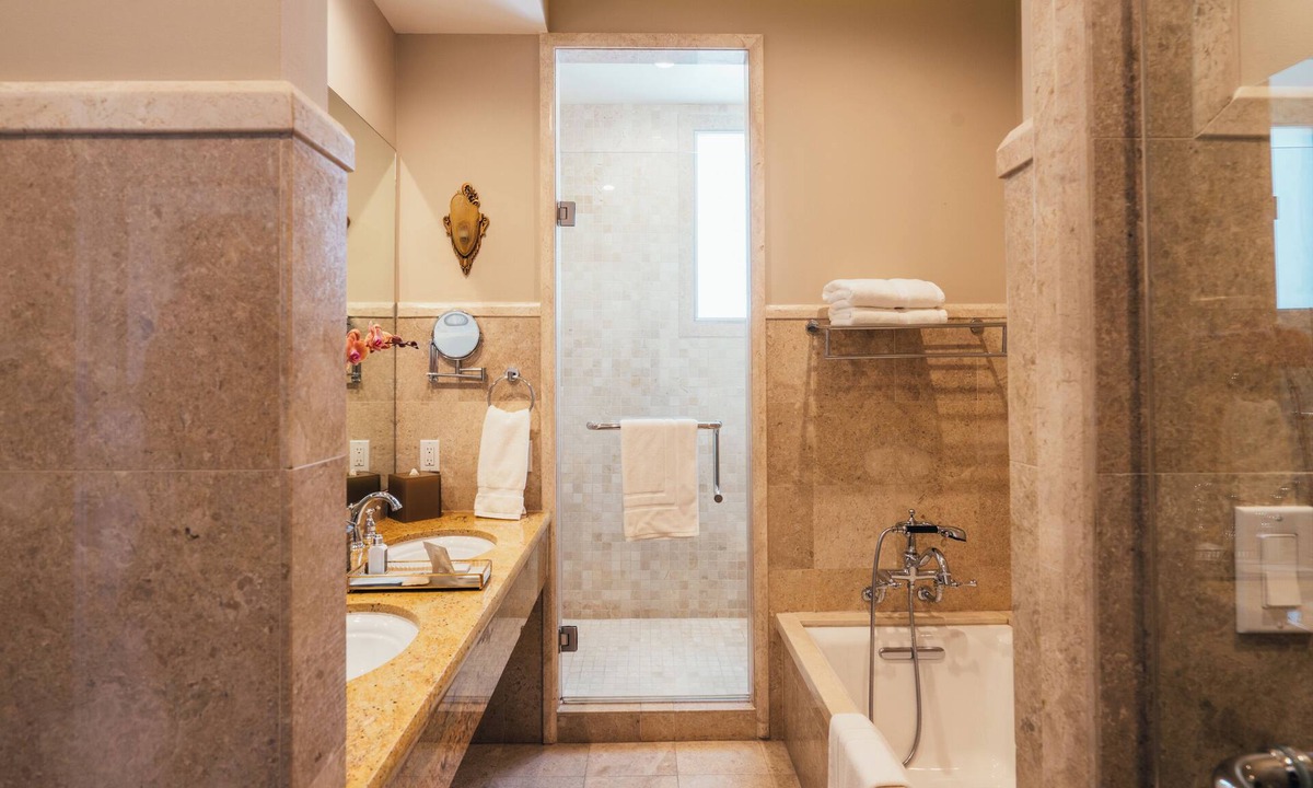 Lower Pacific Heights Hotel | Neighbourgood Sutter Mansion