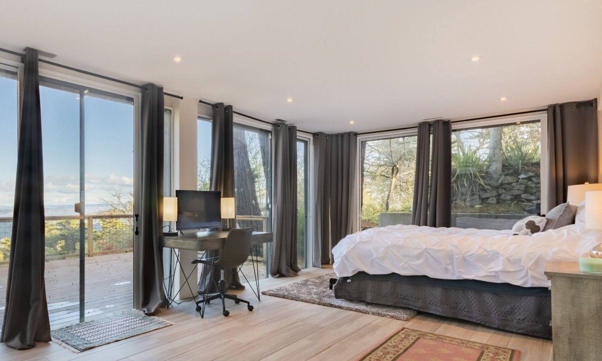 Tamalpais-Homestead Valley House | **NEW** Incomparable 4BR Glass Mountain Oasis