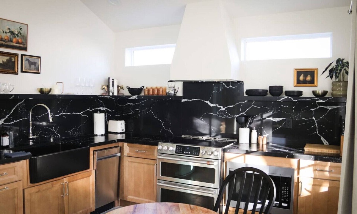 Riviera - Westchester House | Newly Built Chic Downtown Studio/Private Garage