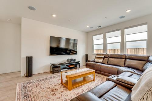 Hollister House | Newly Built Home w/Patio: 4 Mi to Dtwn Hollister