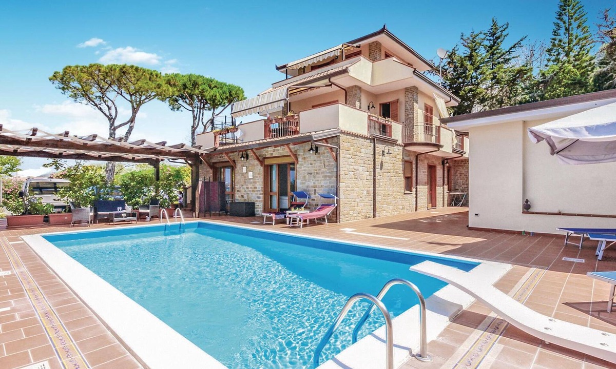 Santa Maria di Castellabate Apartment | Nice apartment in Castellabate -SA- with house sea view