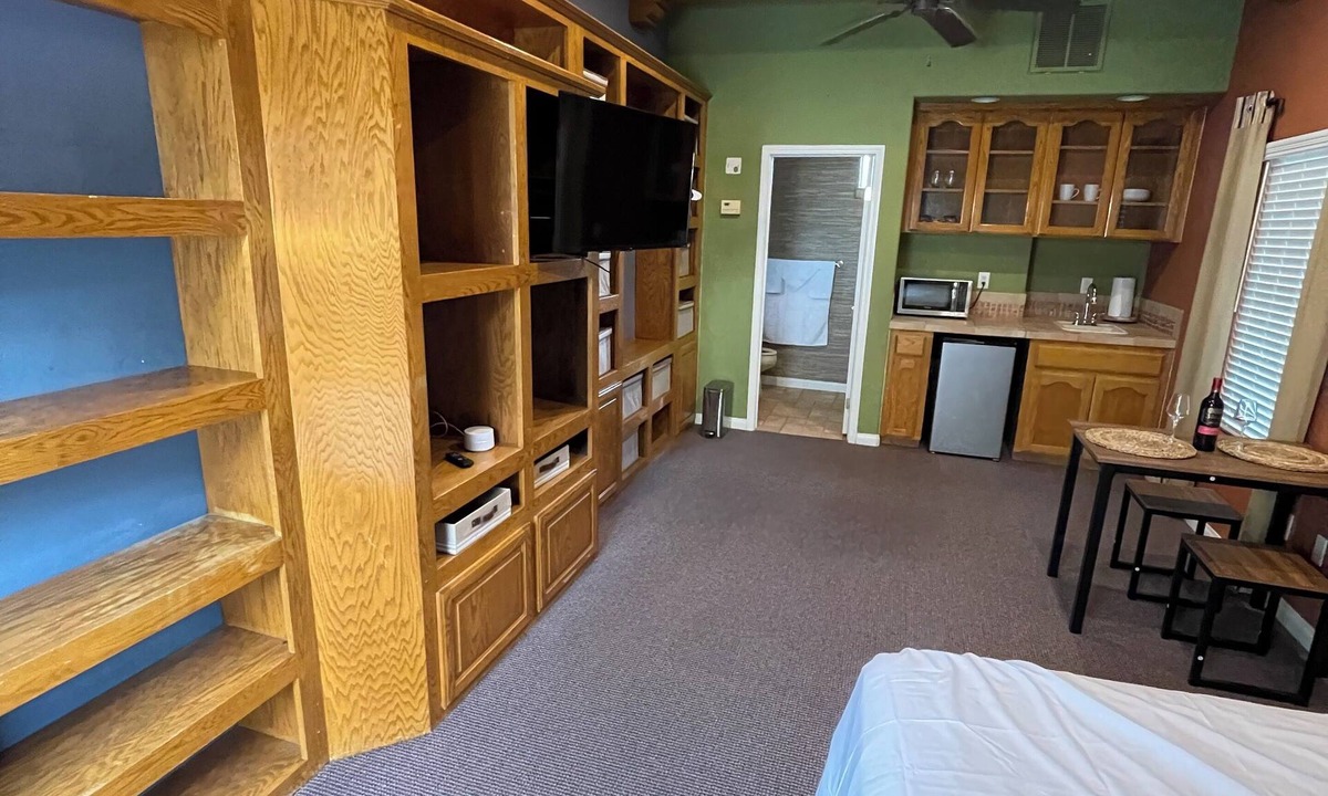 River Oaks House | Nice place to stay if you don’t want to to deal with Hotels rooms