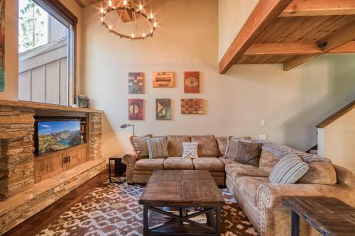 Lake Forest House | North Shore Lakeside Condo 15 by Tahoe Getaways - Walk to Beach with HOA