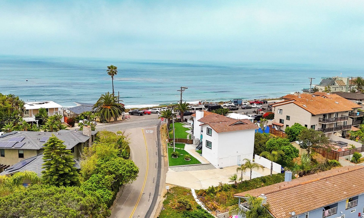 Leucadia House | Ocean Front Beacons Beach, Amazing View, Surfboard