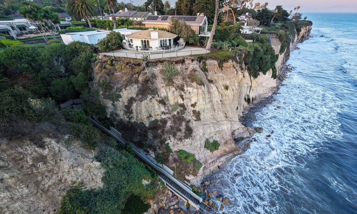 East Mesa House | Oceanfront Home on Shoreline, Walk To The Beach