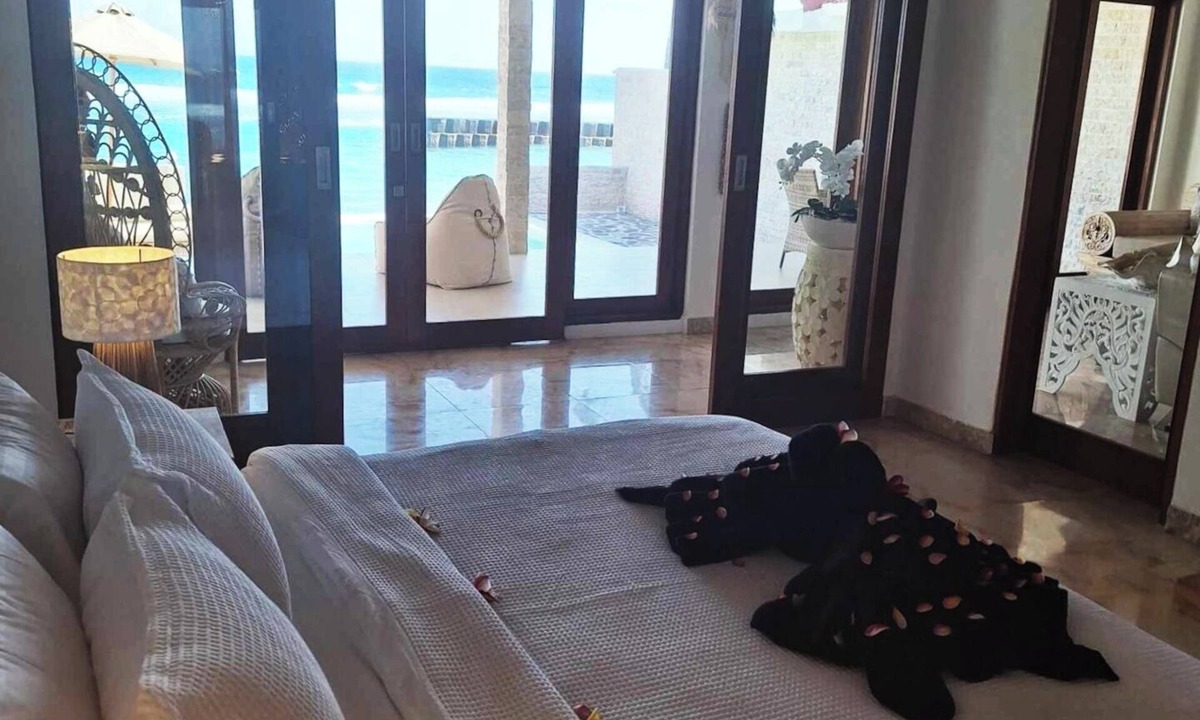 Candi Dasa Villa | Oceanfront | Infinity Pool | Spacious | Amethyst
