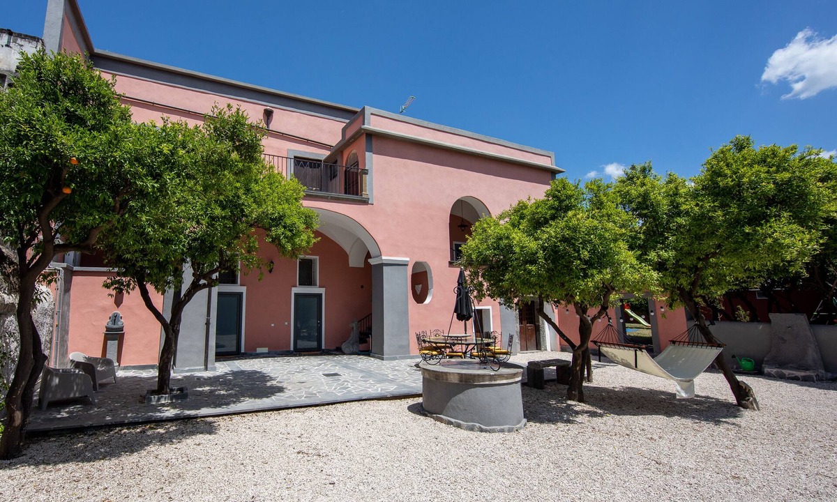 Boscoreale Bed & Breakfast | Palazzo d'Aquino - Family Room with Bathroom