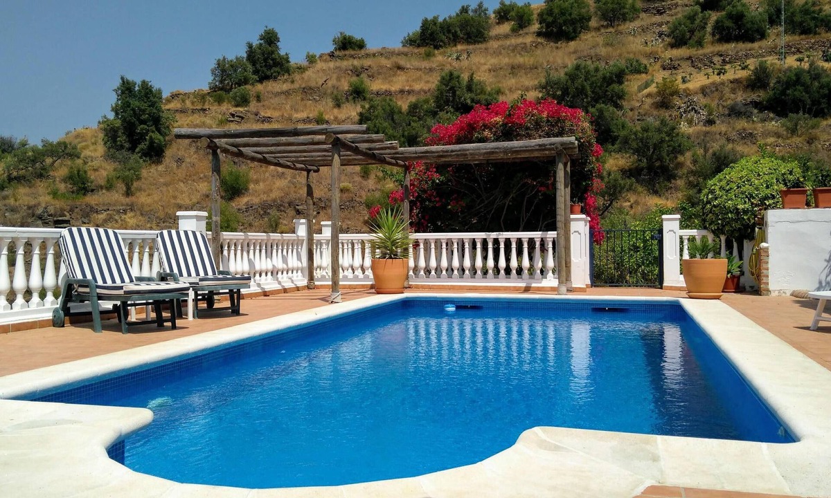 Torrox Villa | Peaceful 3 Bedroom Villa - 2 Bathrooms - Stunning Views & Private Pool