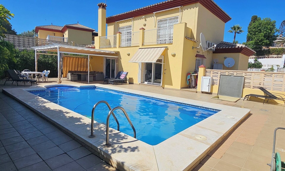 Caleta de Velez Ski Chalet | Perfect getaway on the Costa del Sol - House with private pool near the sea