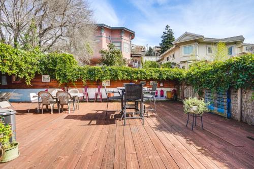 Grand Lake Apartment | Pet-Friendly Apartment: 1 Mi to Lake Merritt!