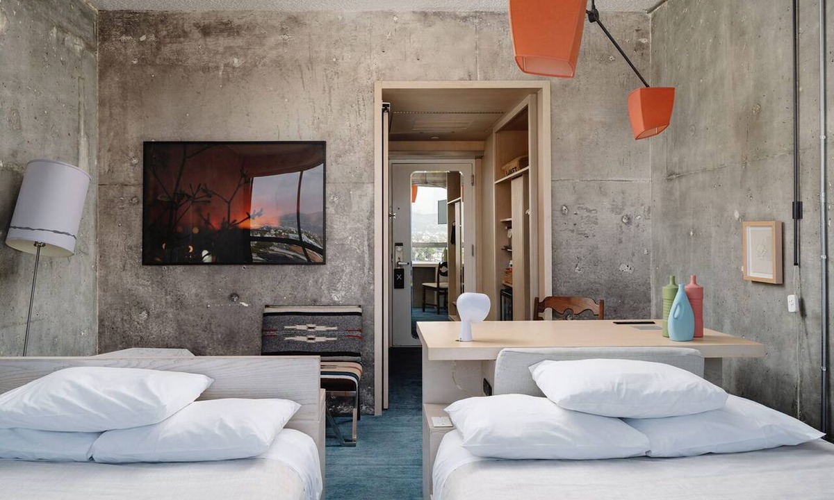 Wilshire Center Hotel | Pet-Friendly Fun, Relax in the Heart of LA, Hollywood Hills View, Pool!