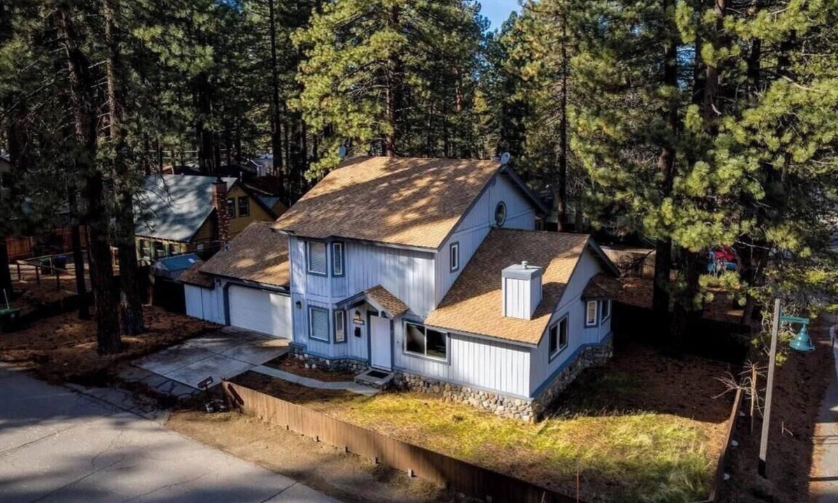 Sierra Tract Cabin | Pet-Friendly Tahoe Retreat | Modern Upgrades | Near Heavenly & Beaches