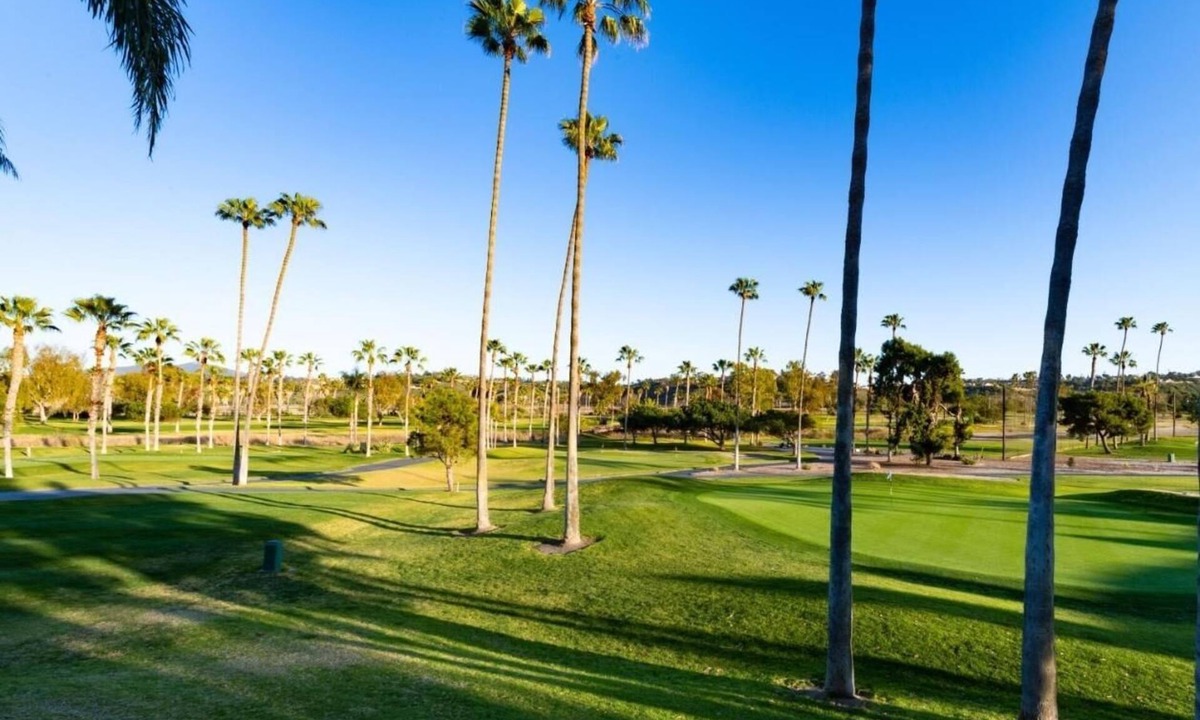 Rancho Santa Fe Hotel | Premium Golf View Room l Spa, Pool, Beaches Nearby