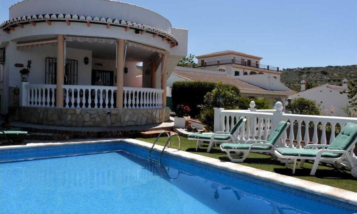 Alcaucin Villa | Private Villa with Pool, walking distance to Bars/Restaurants