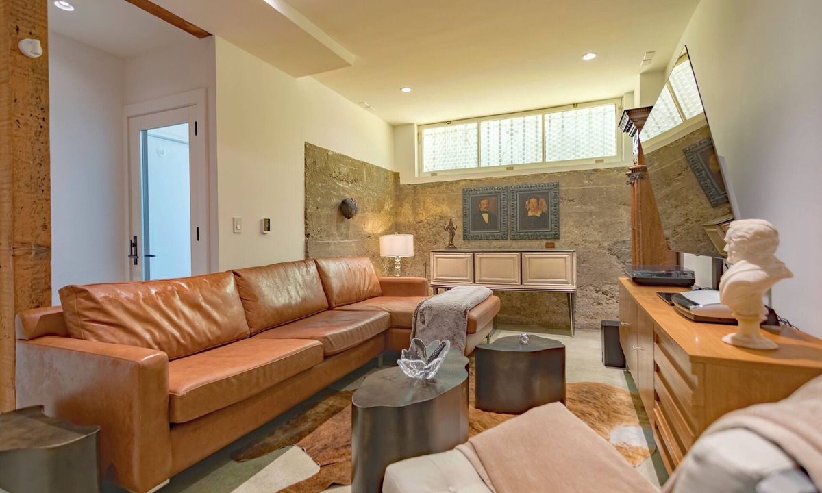 Nob Hill Apartment | Pvt Lux Boutique Suite with Lush Patio: Historic San Francisco - 99 Walk Score