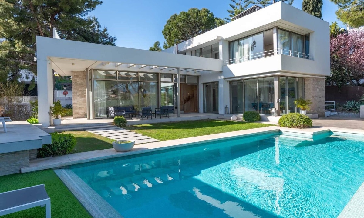 Nueva Andalucia Villa | RDR234 - Amazing modern villa located minutes from beach