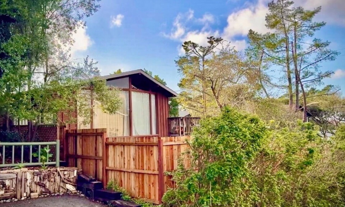 Lodge Hill House | Recently Refurbished! The Redwood Hearts Cottage in Cambria