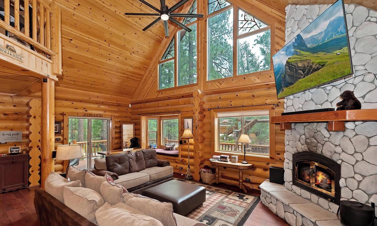 Summit Estates Cabin | Red Cloud Cottage: Luxury Log Cabin Walking Distance to Snow Summit! Hot Tub! Game Room! Pet Friendly! EV Charger!