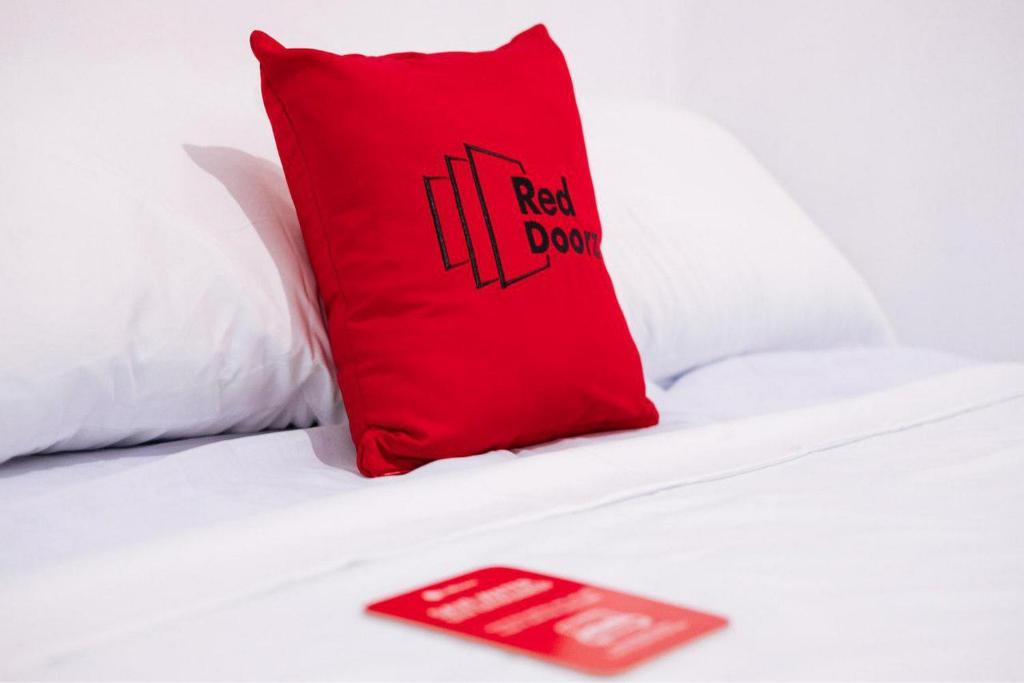 Palu Hotel | RedDoorz At Brizky Hotel Palu