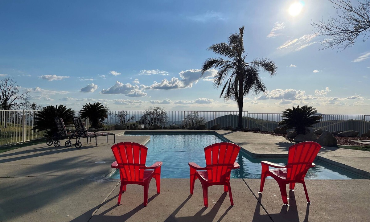 Squaw Valley Villa | Relax pool side enjoy amazing views 3-bedroom villa, 30 min below National park!