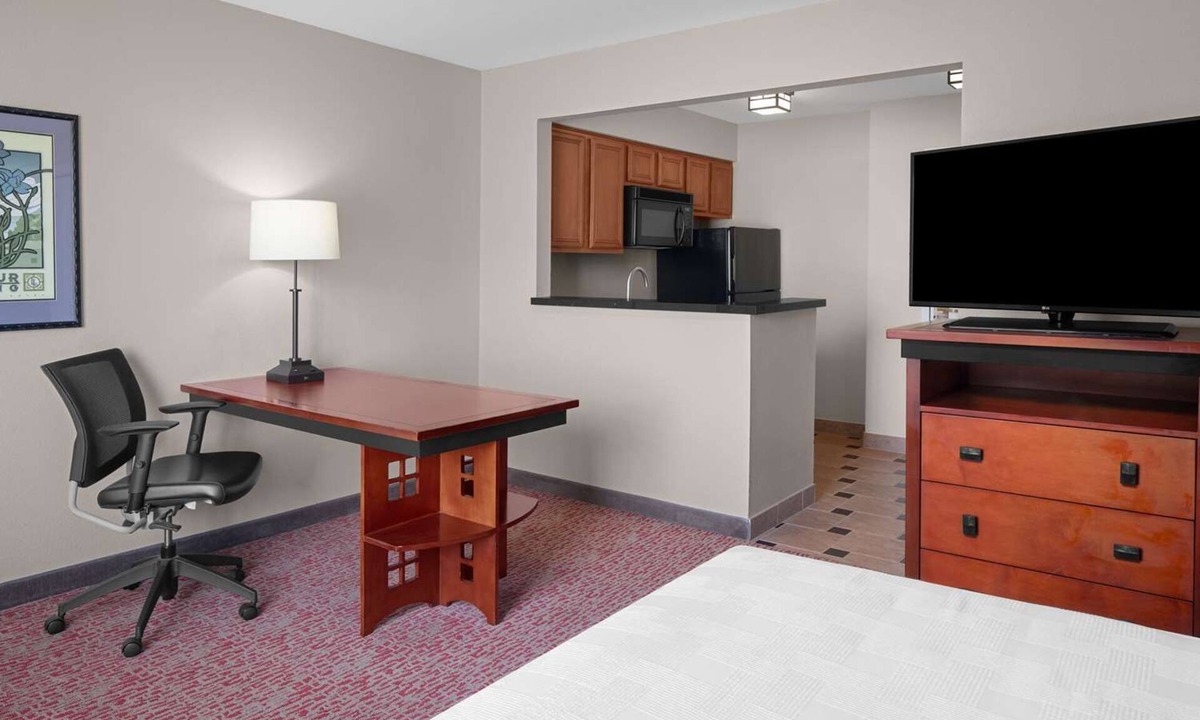 East Roseville Parkway Hotel | Relaxing Getaway! 4 Pet-Friendly Units! Close to Westfield Galleria!