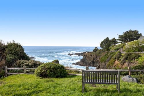 Mendocino House | Remodeled oceanfront estate with Studio Cottage