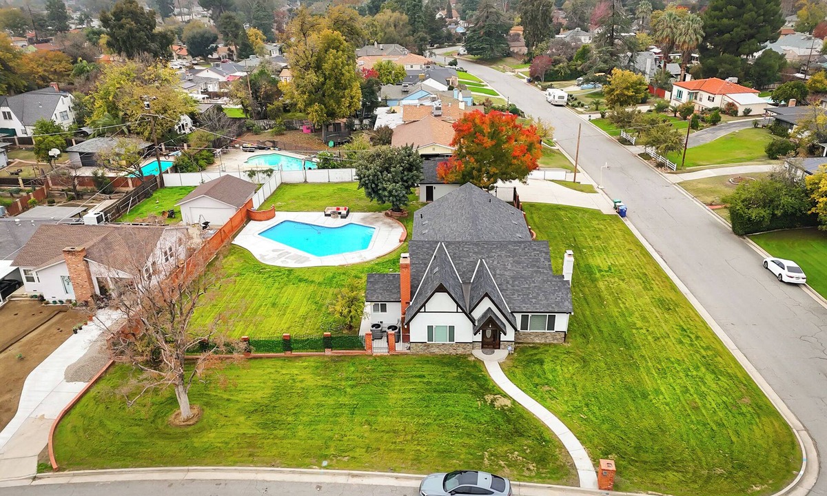 Bakersfield House | Resort-Style 5-Bedroom Oasis with Pool