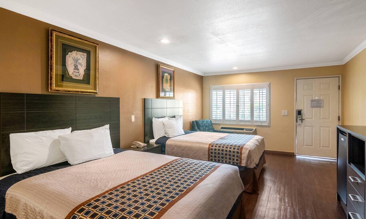Artesia Hotel | Rodeway Inn Artesia Cerritos