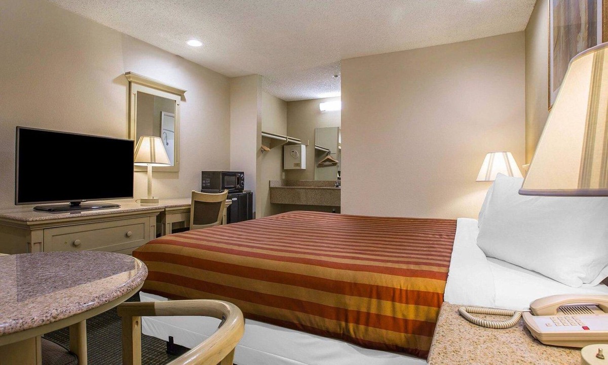 Santee Hotel | Rodeway Inn Santee San Diego East