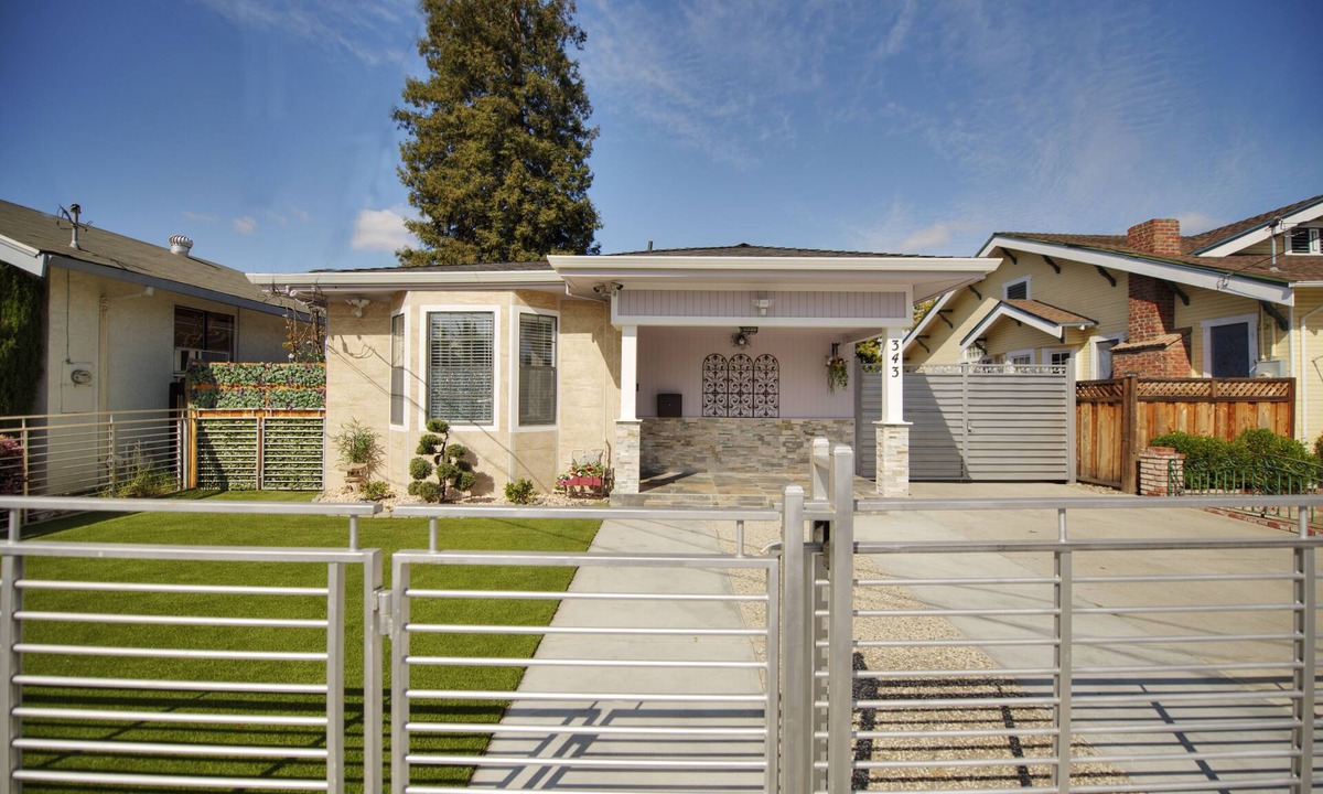 Burbank House | Romantic 5bd/3ba Single Family House, Central Silicon Valley!