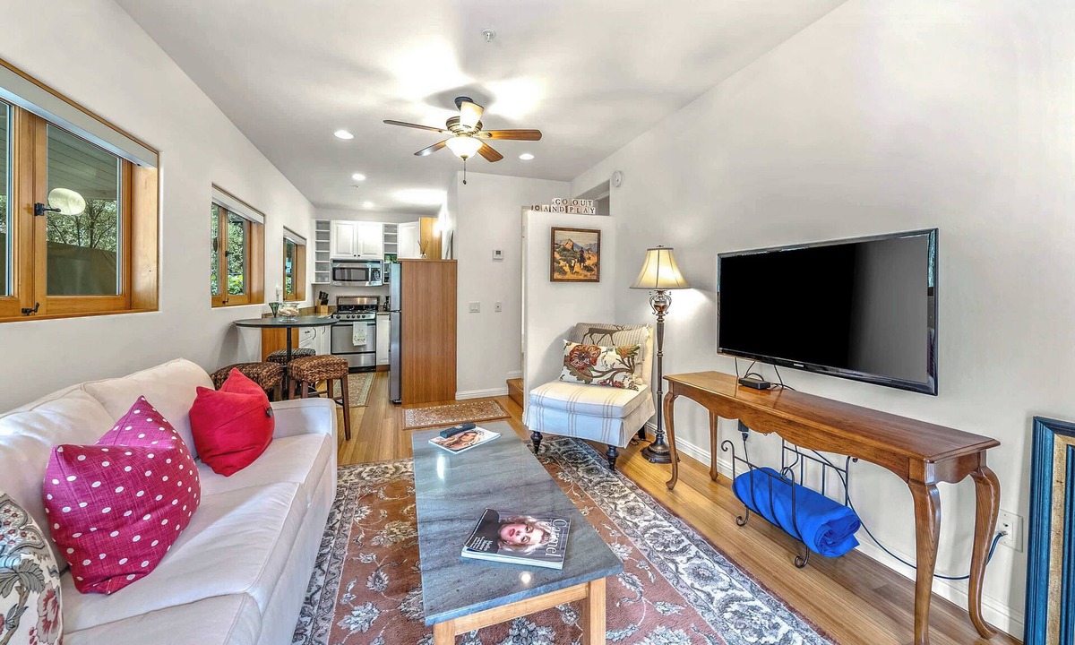 Northeast Carmel House | Romantic Carmel Garden Retreat for 2 Near Beach