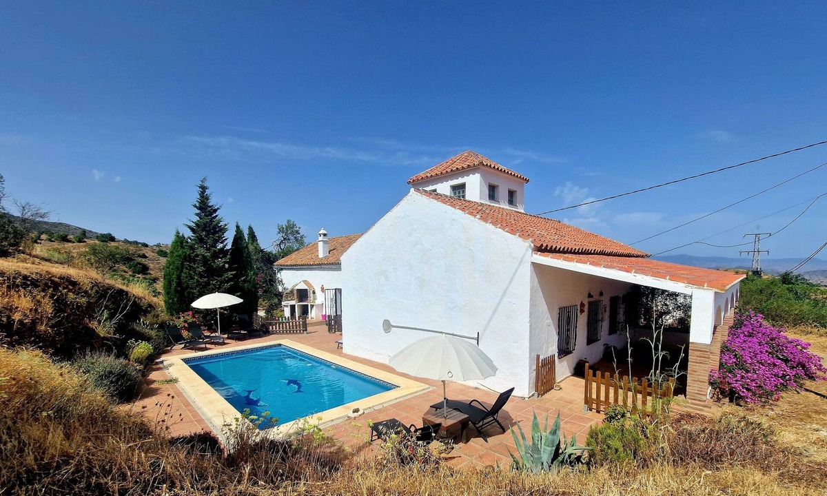 Almogia Villa | Rural Mountain Oasis with Private Pool in Almogia, Close to Malaga