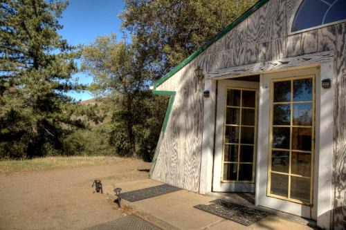 Pauma Valley House | Rustic Group Bunkhouse Retreat with Yoga Deck & Mountain Views near Palomar Observatory, California