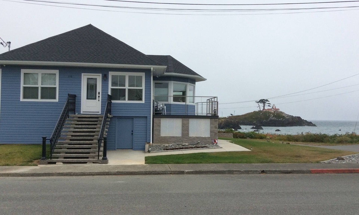 Crescent City House | Seaside Vacation Rental Fantastic Ocean and Battery Point light House veiws