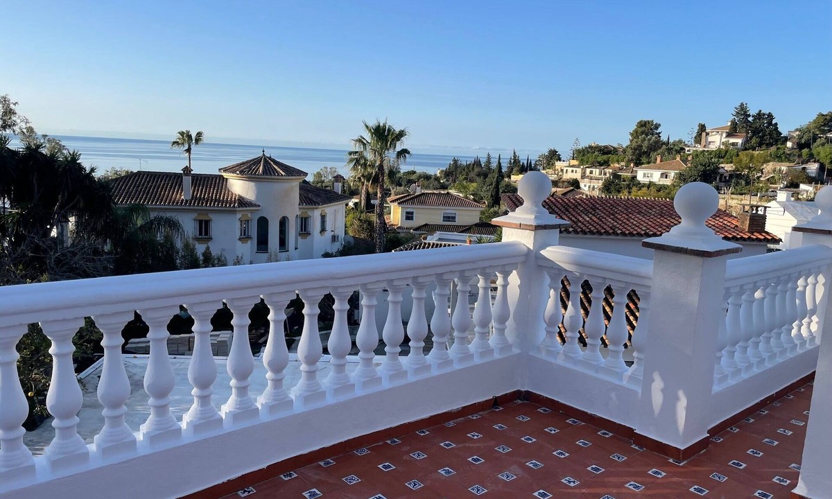 Benalmadena Costa Villa | Secluded villa with pool and sea view, a few minutes from the beach.