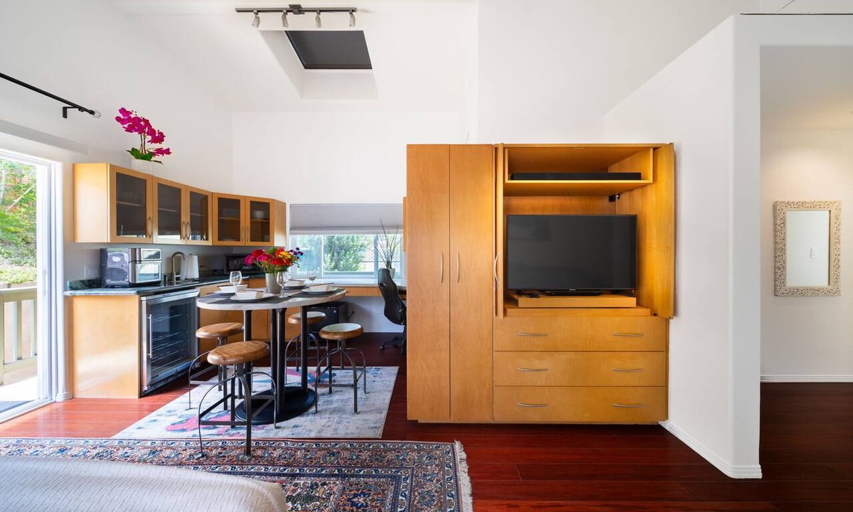 Bay Park Apartment | Serene Garden Studio in the Heart of Bay Park