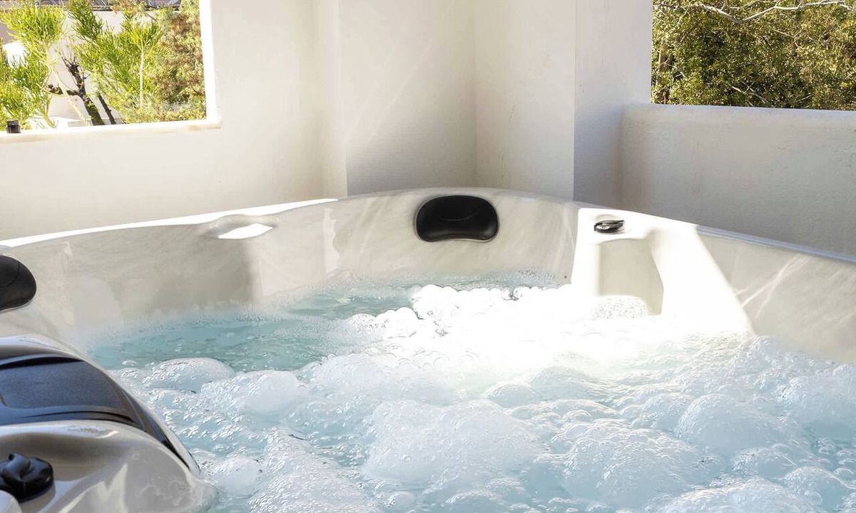 Lardos Apartment | Sinani Beachfront Gems Rhodes - Suite with Jacuzzi