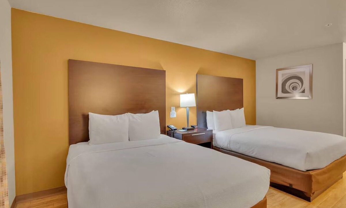 Vallejo Hotel | Six Flags 2 QueenBeds w/Breakfast & Pool