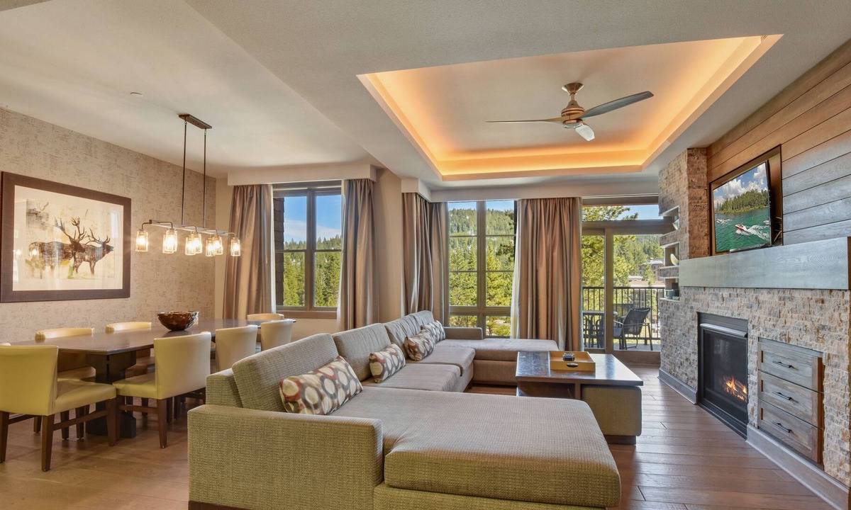 Truckee Villa | SKI IN/OUT GONDOLA. 3 BDR/3BA. ONLY AVAILABLE 6/29-7/6/2024 & 12/21-12/28/2024.