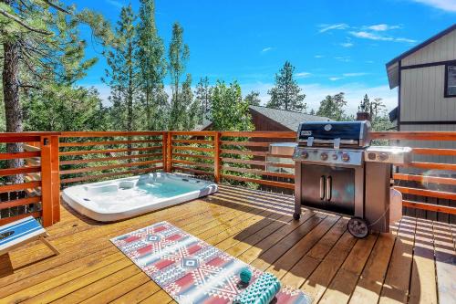Big Bear Lake Ski Chalet | Sled-Ski Snow Summit Lakeside Village - Spa - BBQ - Firepit - Loft - Games