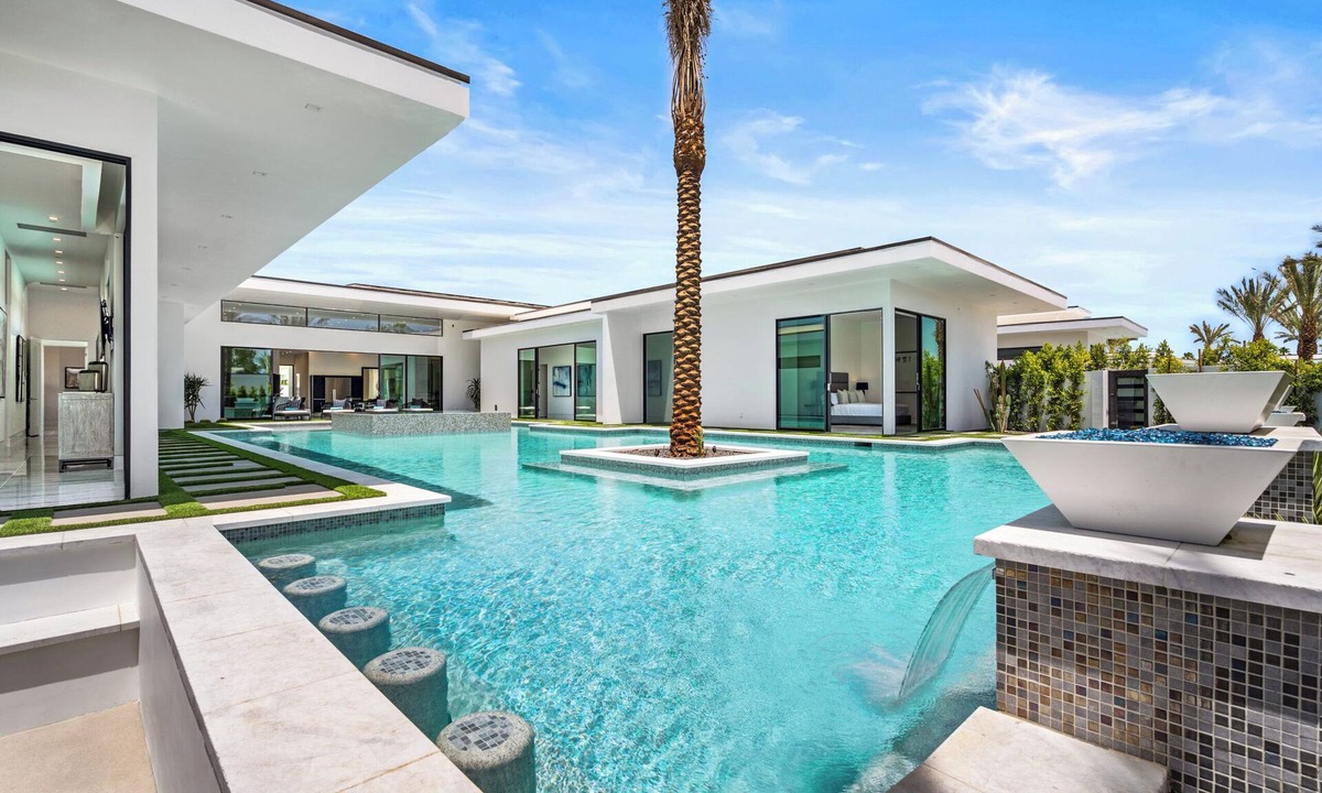 Indio Villa | Sleeps 20 Pool + Hot Tub + Pickleball Court Near La Quinta | Bravo