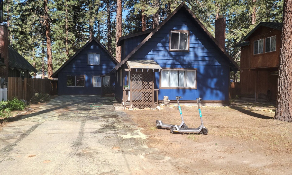 Bijou Pines Ski Chalet | South Lake Mid Town Chalet - 3min to the Beach and Ski Run!