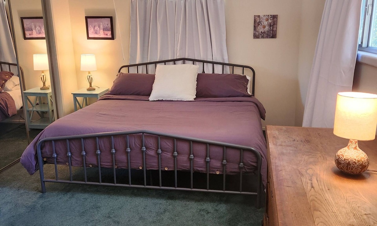 Quincy House | Spacious 3 bdrm home in quiet neighborhood in Quincy