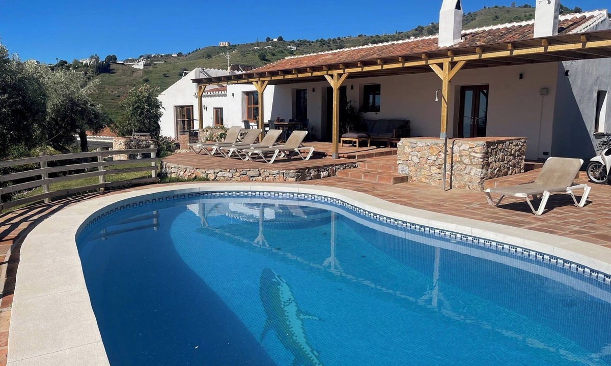 Frigiliana House | Spacious 4 Bed villa with pool and fantastic views!
