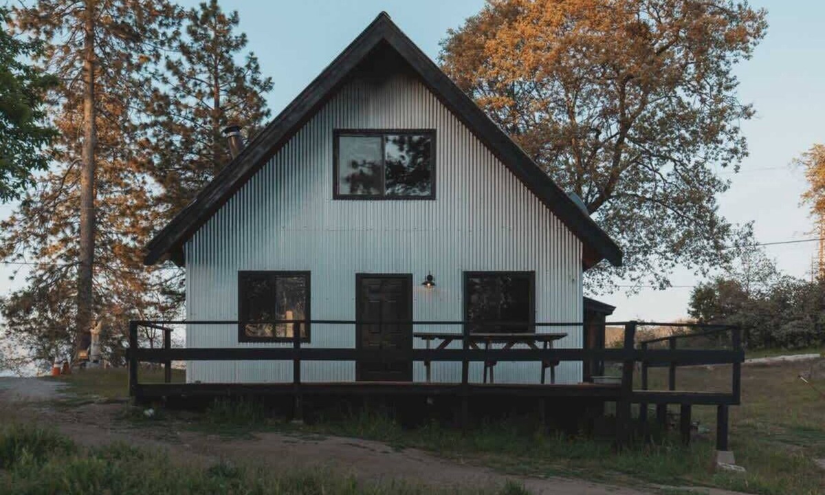 Dunlap Cabin | Spacious 4-bedroom cabin on secluded private land