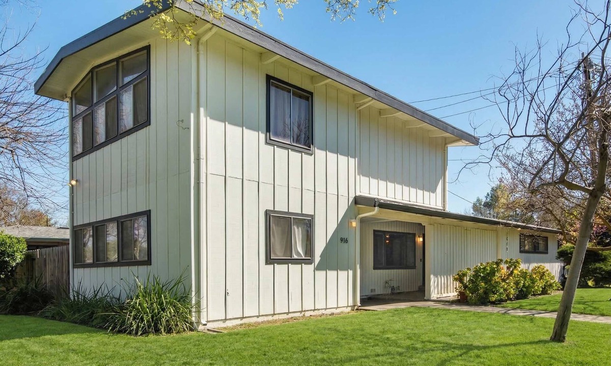 Central Davis House | Spacious 4BR Backyard Oasis with BBQ Near UC Davis