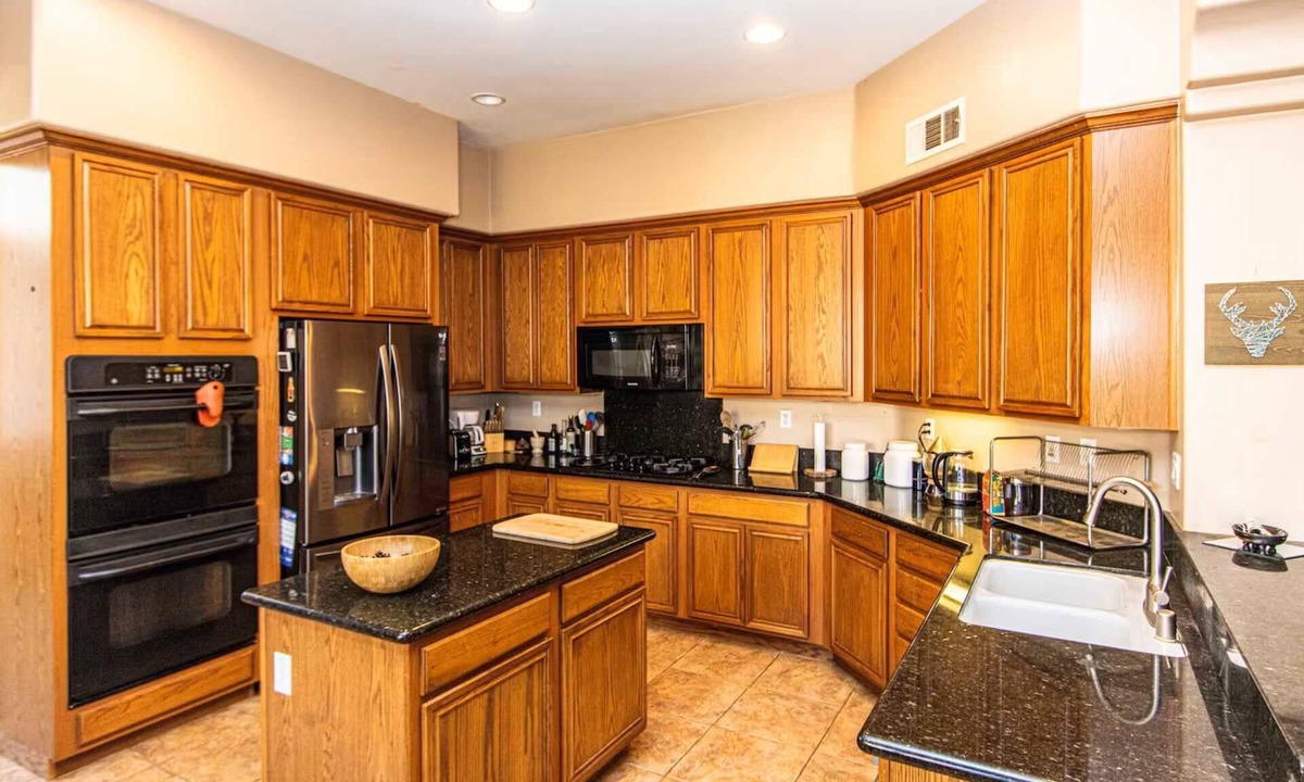 Yucaipa House | Spacious Golf Course Retreat - w/Modern Kitchen